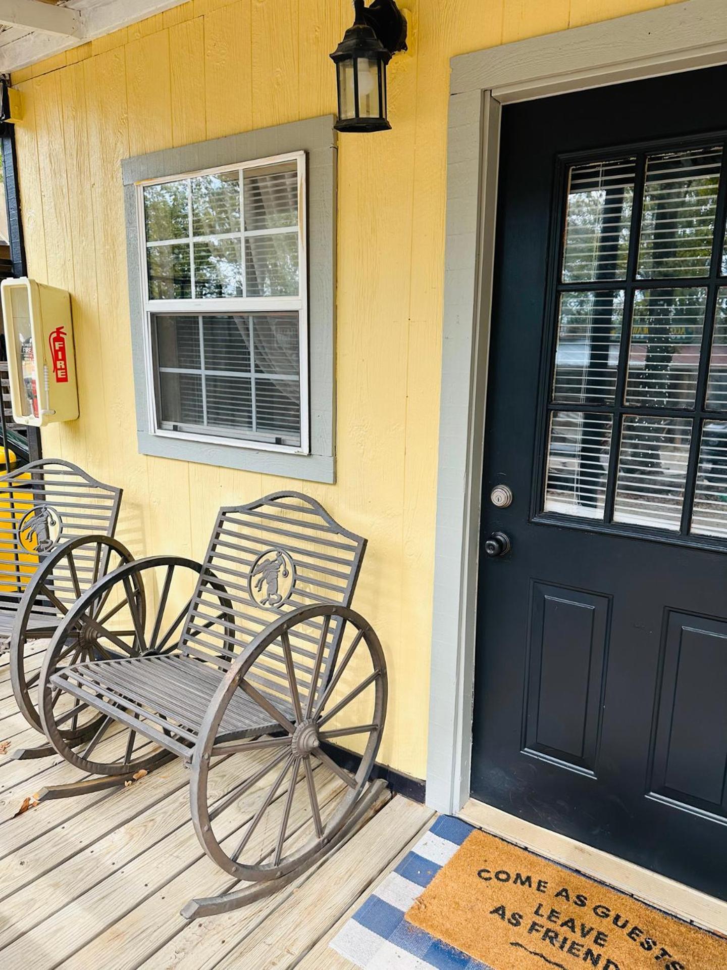 Acorn Hideaways Canton Rustic Old West Frontier Suite エクステリア 写真