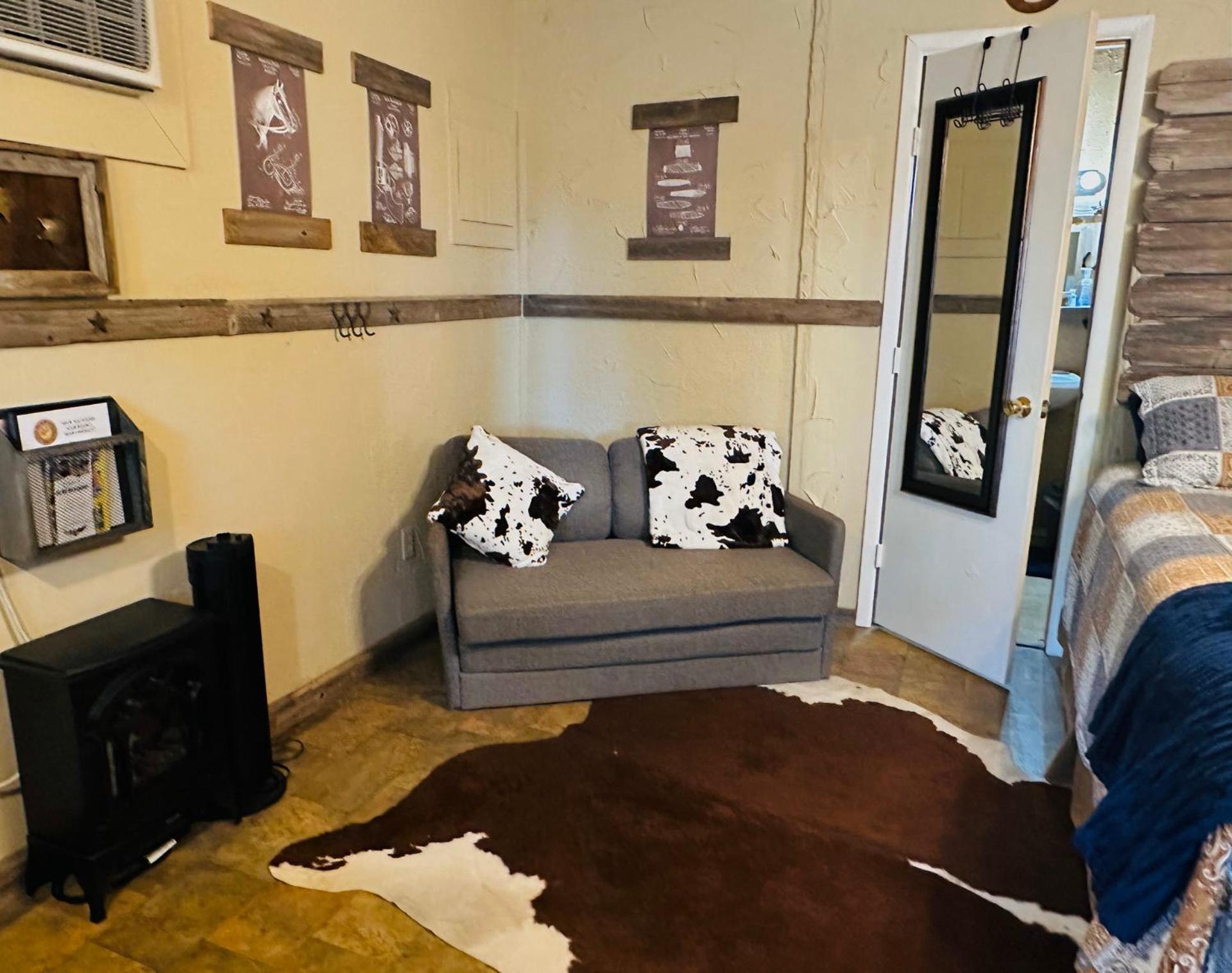Acorn Hideaways Canton Rustic Old West Frontier Suite エクステリア 写真