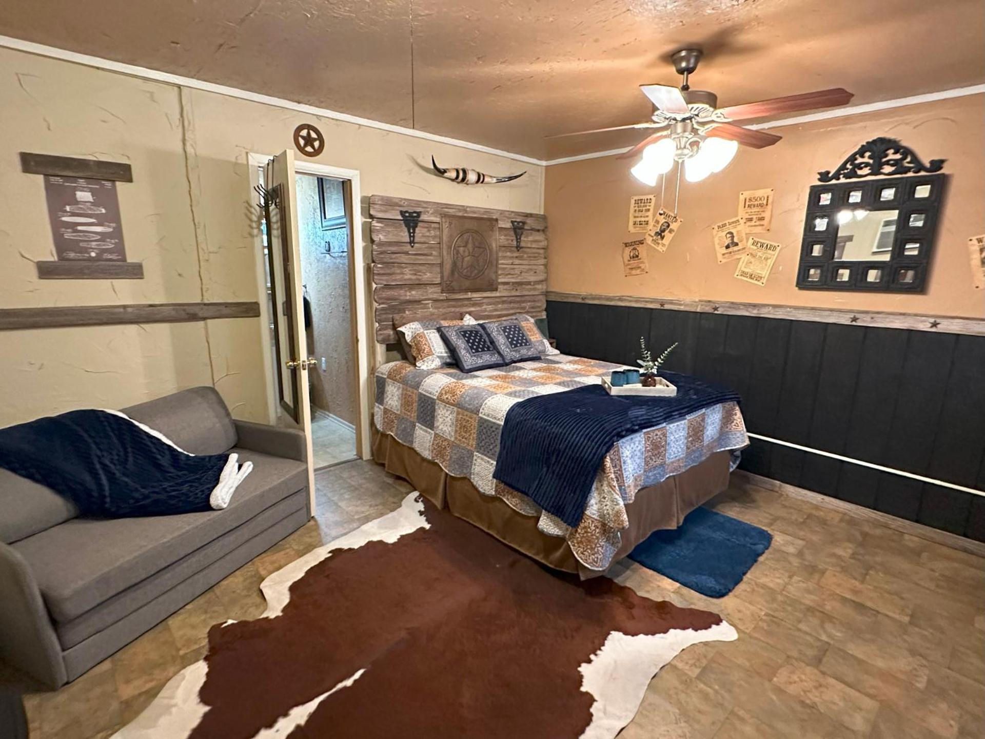 Acorn Hideaways Canton Rustic Old West Frontier Suite エクステリア 写真